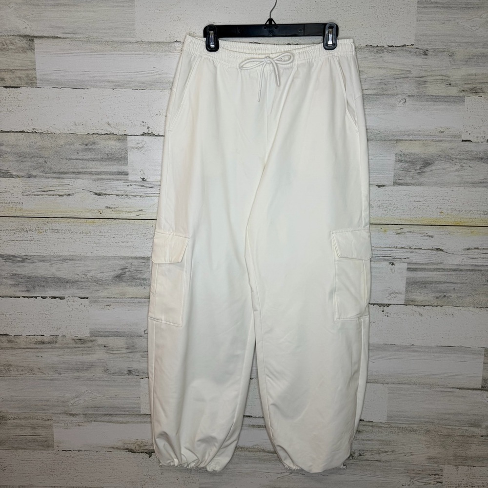 Hollister Gilly Hicks Cream NWOT Cozy Lined Cargo Pants Wide Leg Size Medium